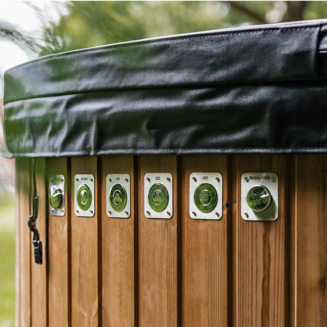 Whirlpool aus Glasfaser mit externem Heizsystem