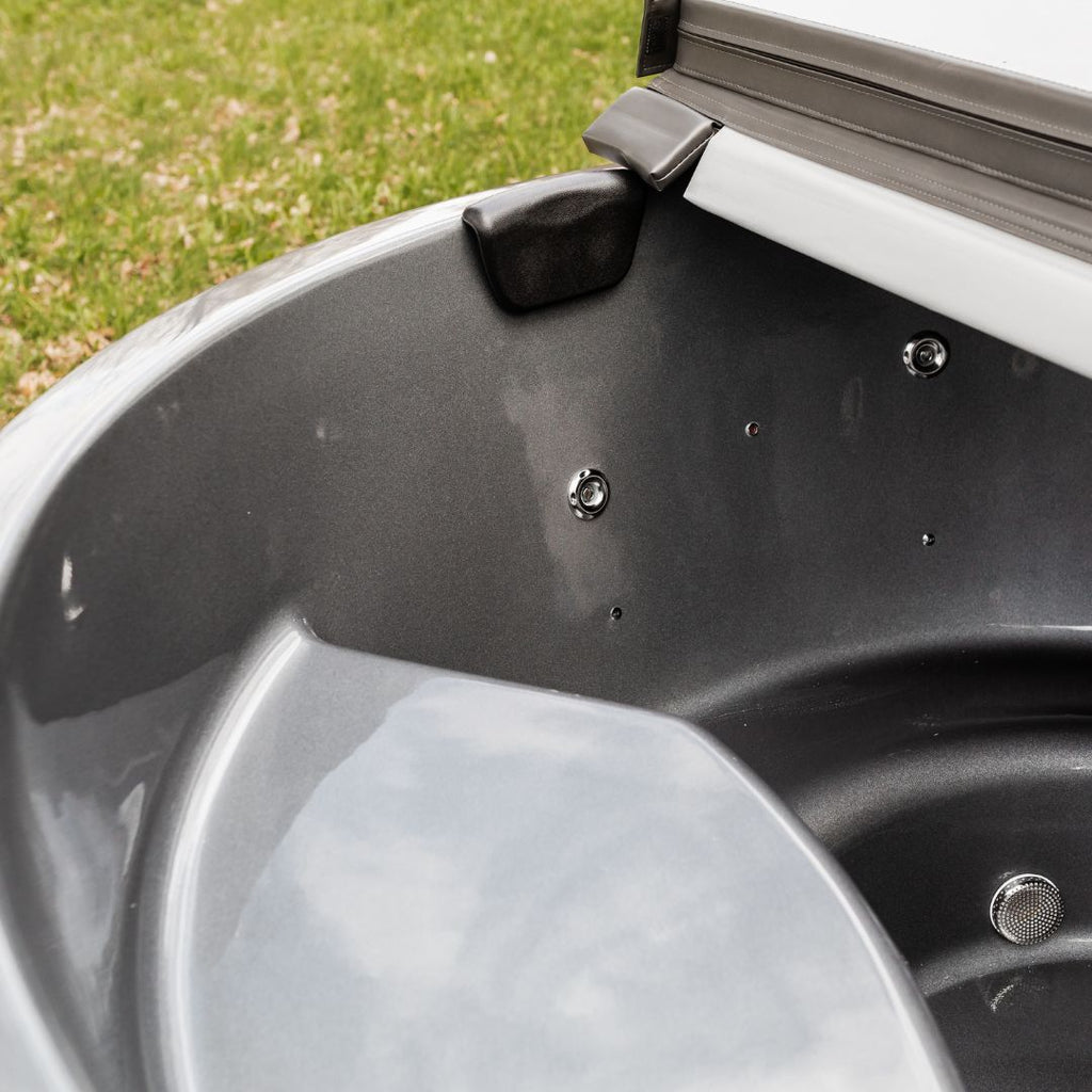 Whirlpool aus Glasfaser mit integriert Heizsystem