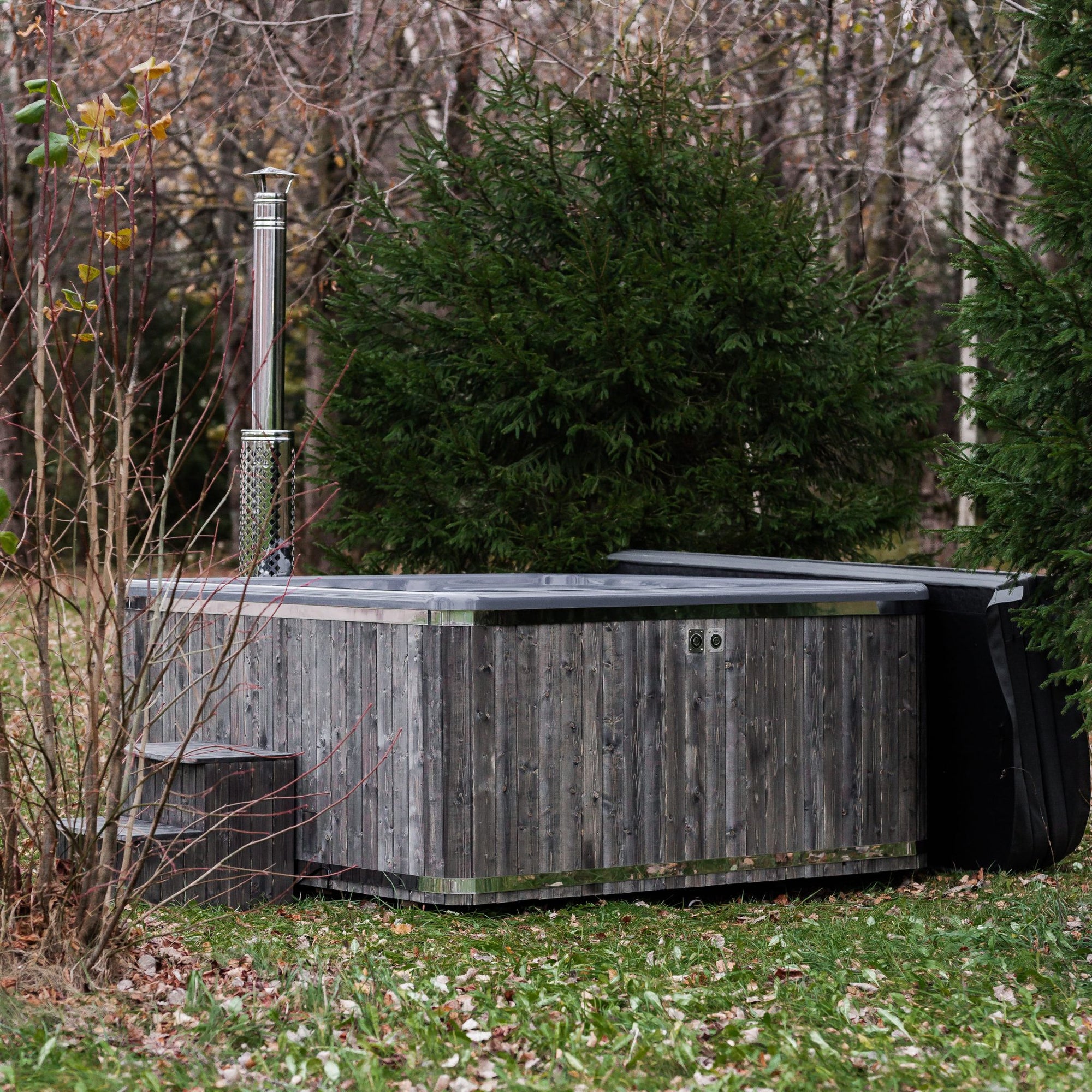 Quadratischer Glasfaser Whirlpool mit integriert Heizsystem (220 × 220 cm)