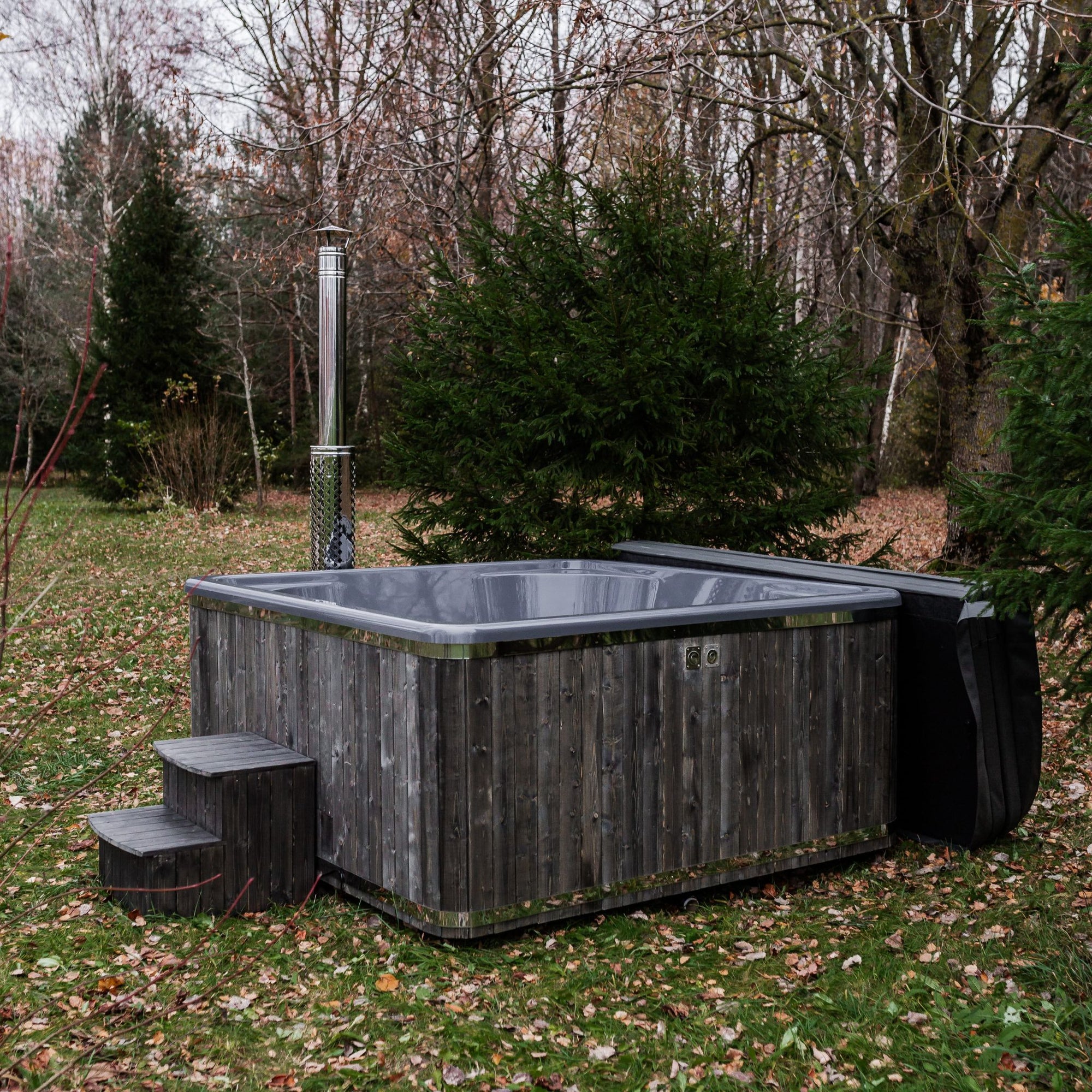 Quadratischer Glasfaser Whirlpool mit integriert Heizsystem (220 × 220 cm)