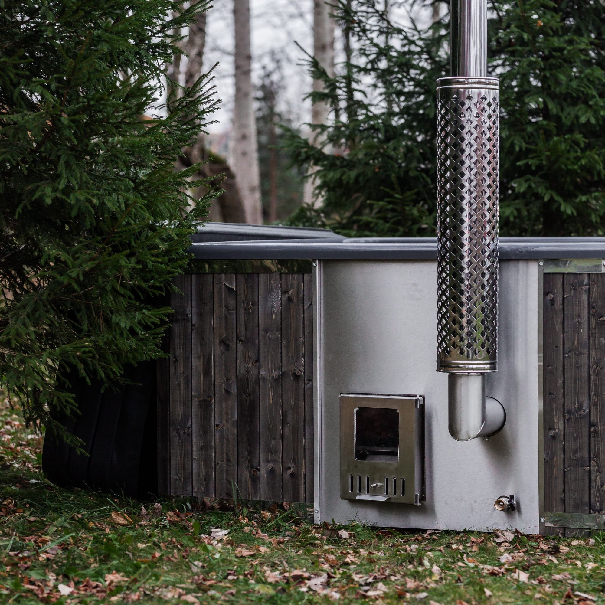 Quadratischer Glasfaser Whirlpool mit integriert Heizsystem (220 × 220 cm)