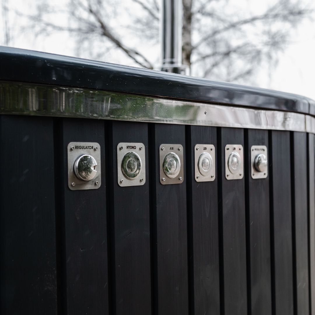 Quadratischer Glasfaser Whirlpool mit externem Heizsystem (202 × 202 cm)